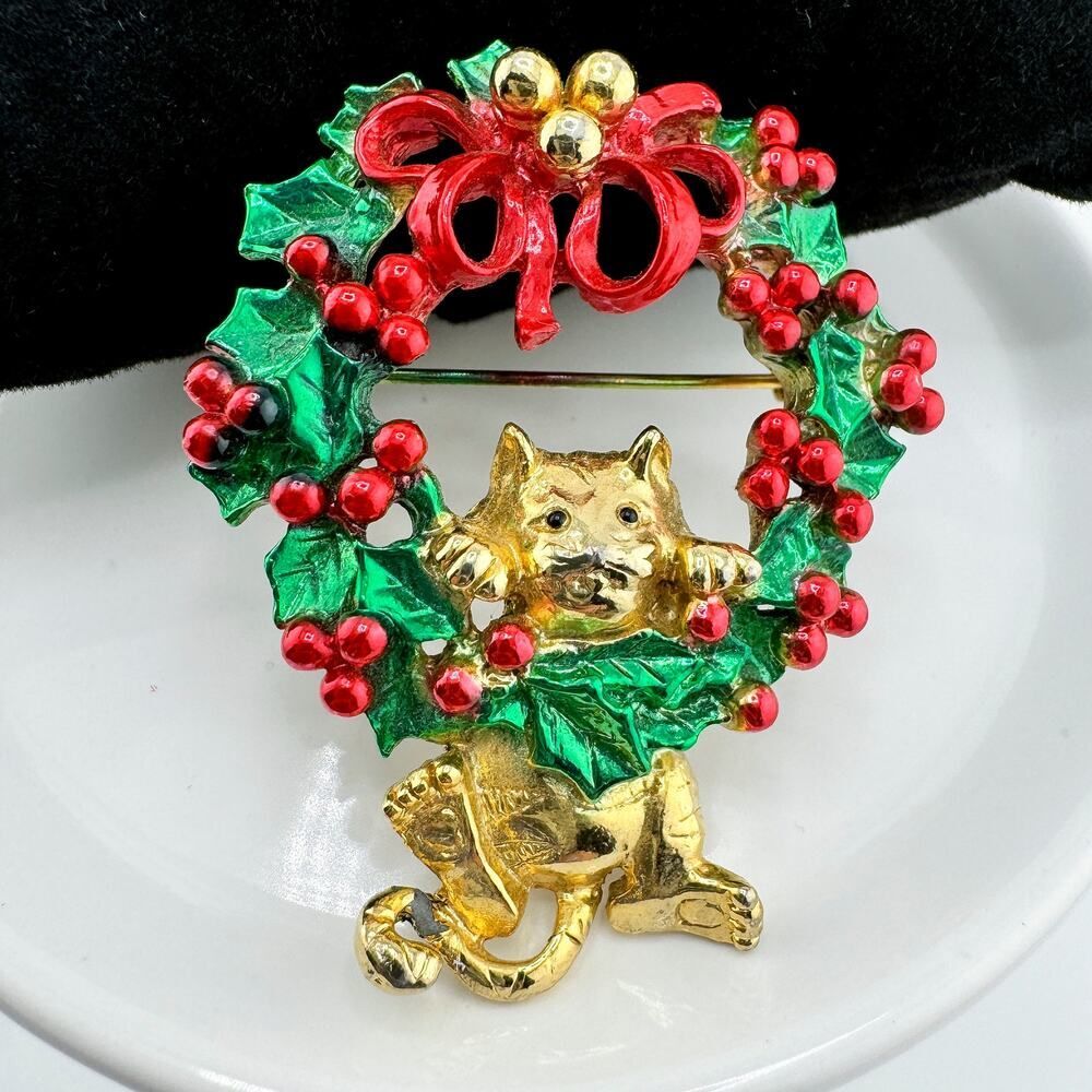 Vintage Signed AJC Cat Wreath Brooch Gold Plated Christmas Festive Feline Fun